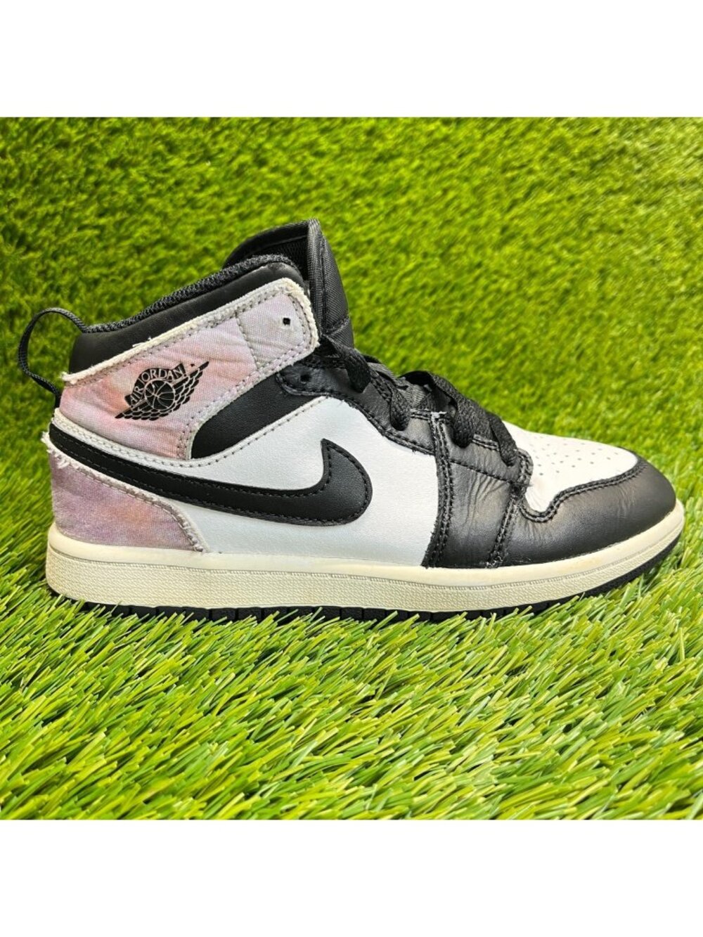 Nike Air Jordan 1 Mid SE Boys Size 3Y White Black Athletic Leather Shoes Sneaker